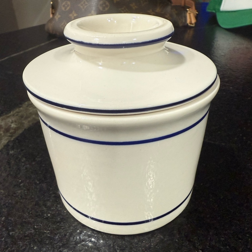 🧈 Vintage Blue Line Butter Bell Crock – 4”x4”x4”